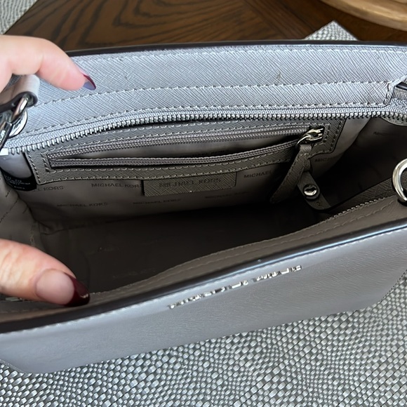 MICHAEL KORS crossbody - Picture 3 of 6